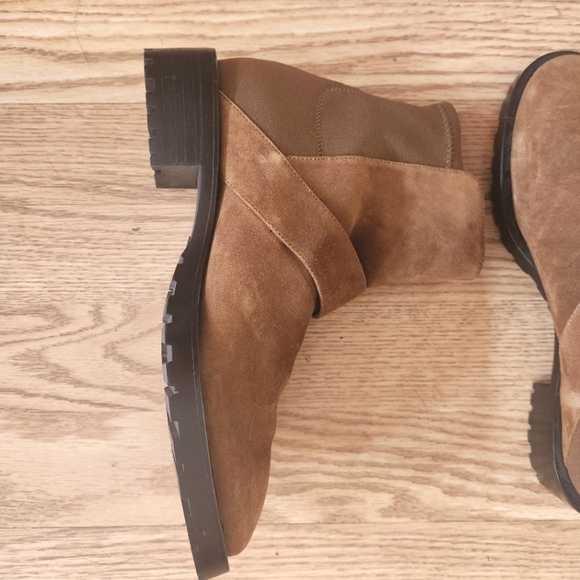 EUC Stuart Weitzman Luxering Suede Ankle Bootie in Brown, Size 6.5 - Picture 7 of 11